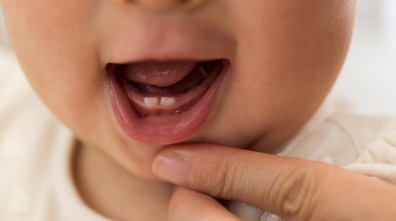 Home Remedies for Teething Baby at Night – 10 Natural Ways